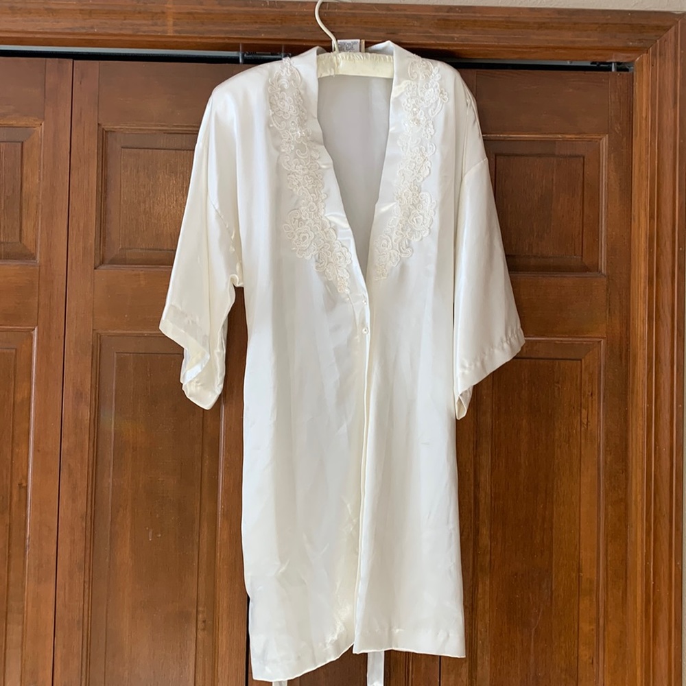 Vintage California Dynasty satin white Robe